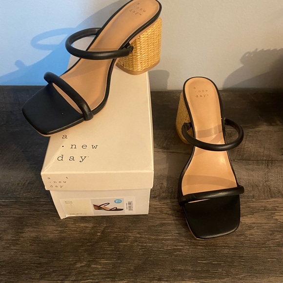 A New Day Womens Size 7.5 Miley Heeled Pumps Sandals Strap - Picture 3 of 6